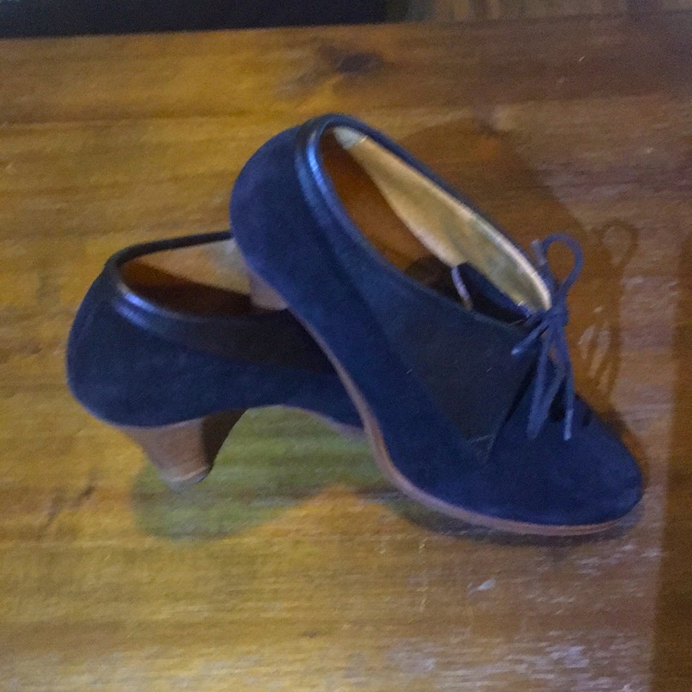 Shoes - Picture 3 of 6